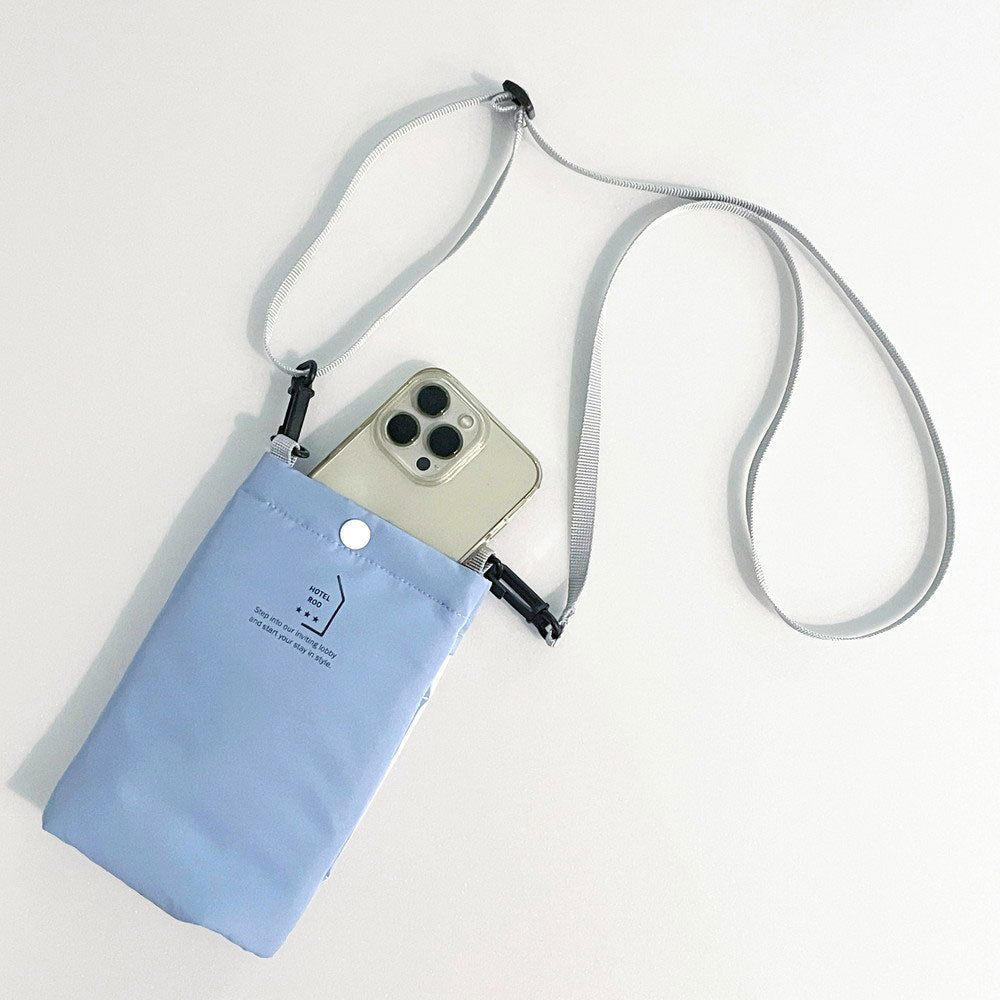 スマホ入れとしても。ショルダーは取り外しOK。