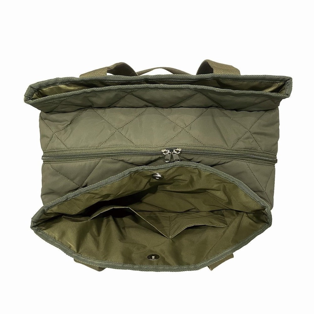 前後のフラップ内側もポケット充実