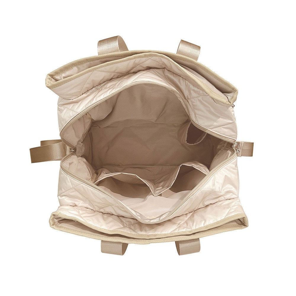 前後のフラップ内、本体内側に充実のポケット。容量が大きくてもスッキリ収納可能です。