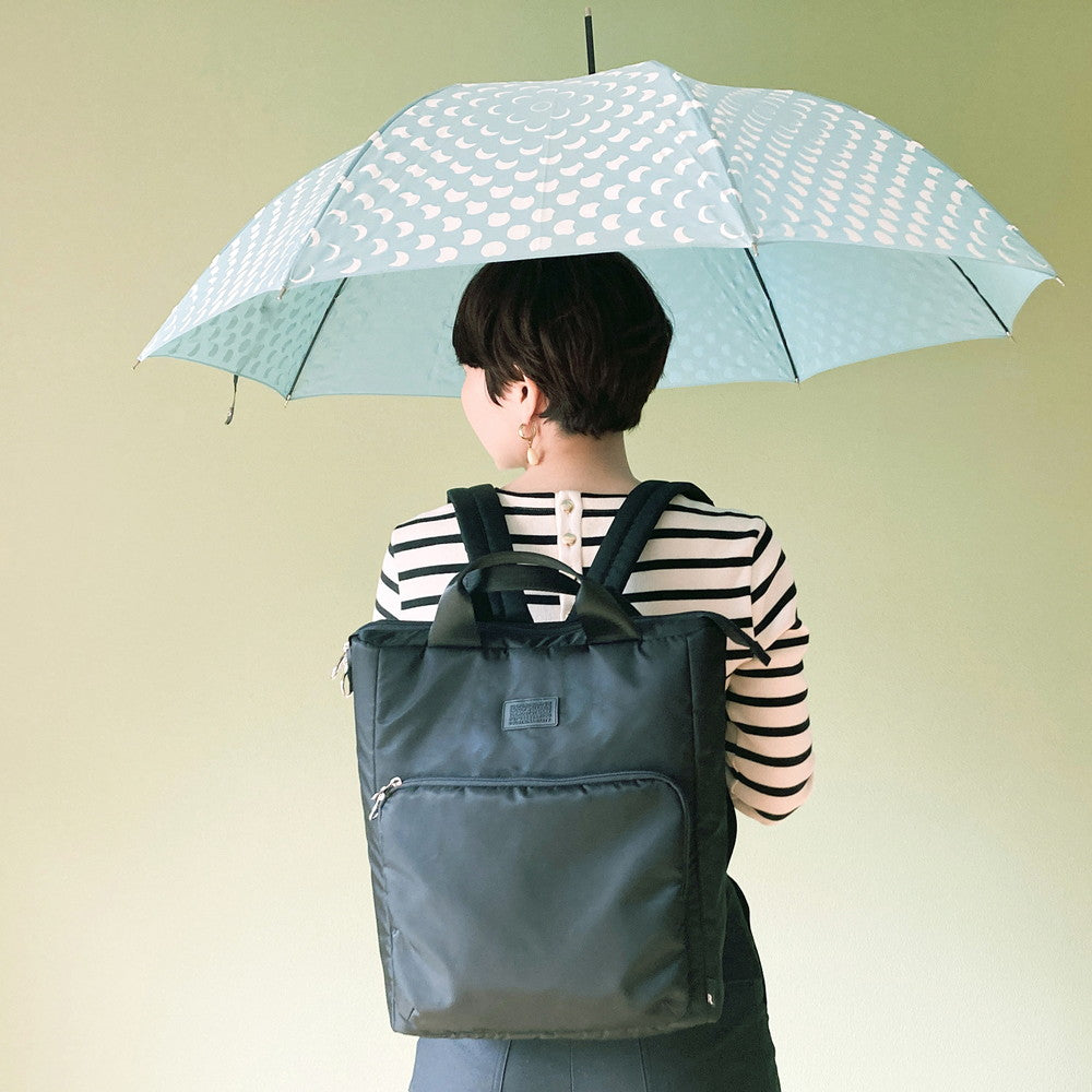 雨の日も安心のはっ水加工。天候を気にせずお出かけできます。