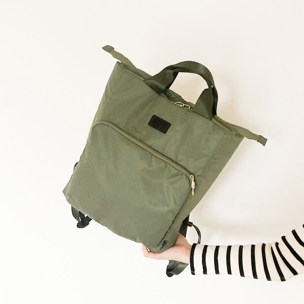 本体の重さは約450g。ペットボトル1本よりも軽い。本体自体を軽くして、少しでも体への負担を軽くしています。