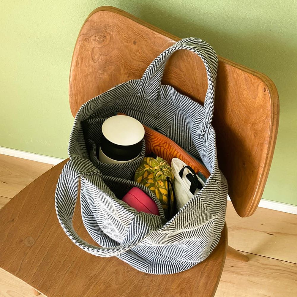 ボトル、ポーチ、エコバッグ、スマホなどを収納