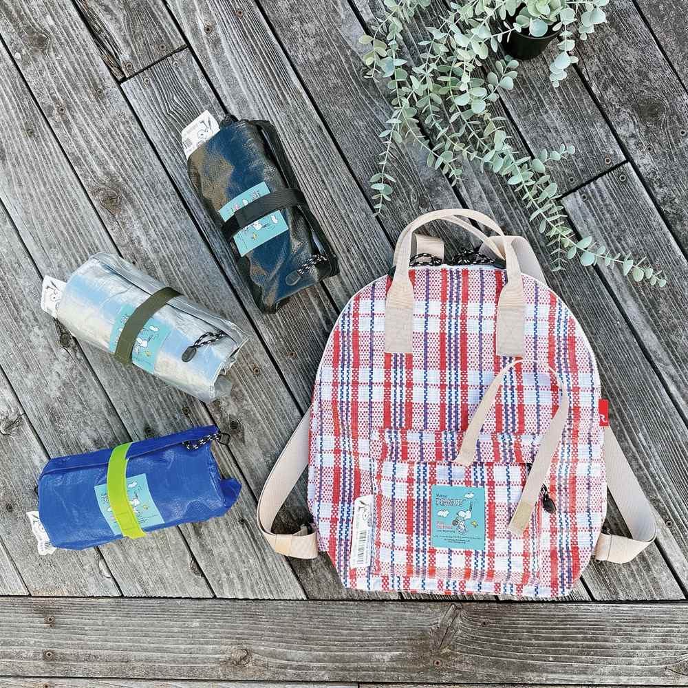 テープで留められるパッカブル仕様の「セオルー」。